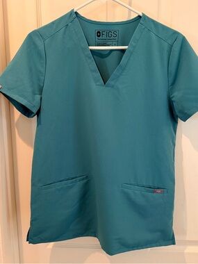 FIGS Teal V-Neck Medical Scrub Top in Marine with pockets!